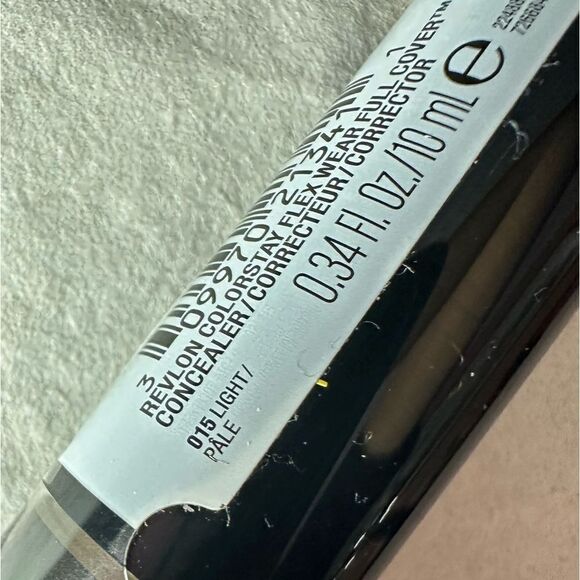 Revlon ColorStay Flex Wear Full Cover Concealer Color 015 Light - 0.34 fl oz - Picture 2 of 4